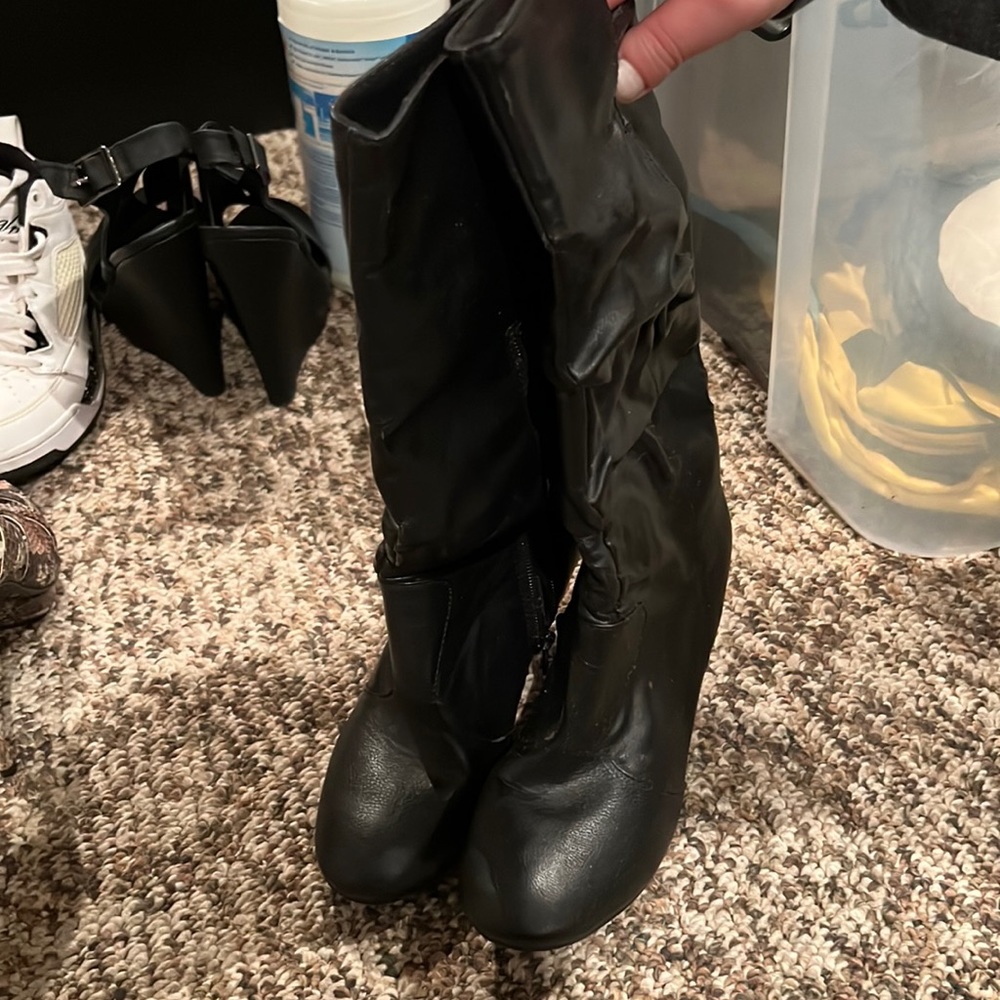 Black boots. Size 6